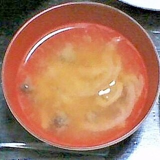 たまねぎとしめじとちくわの味噌汁